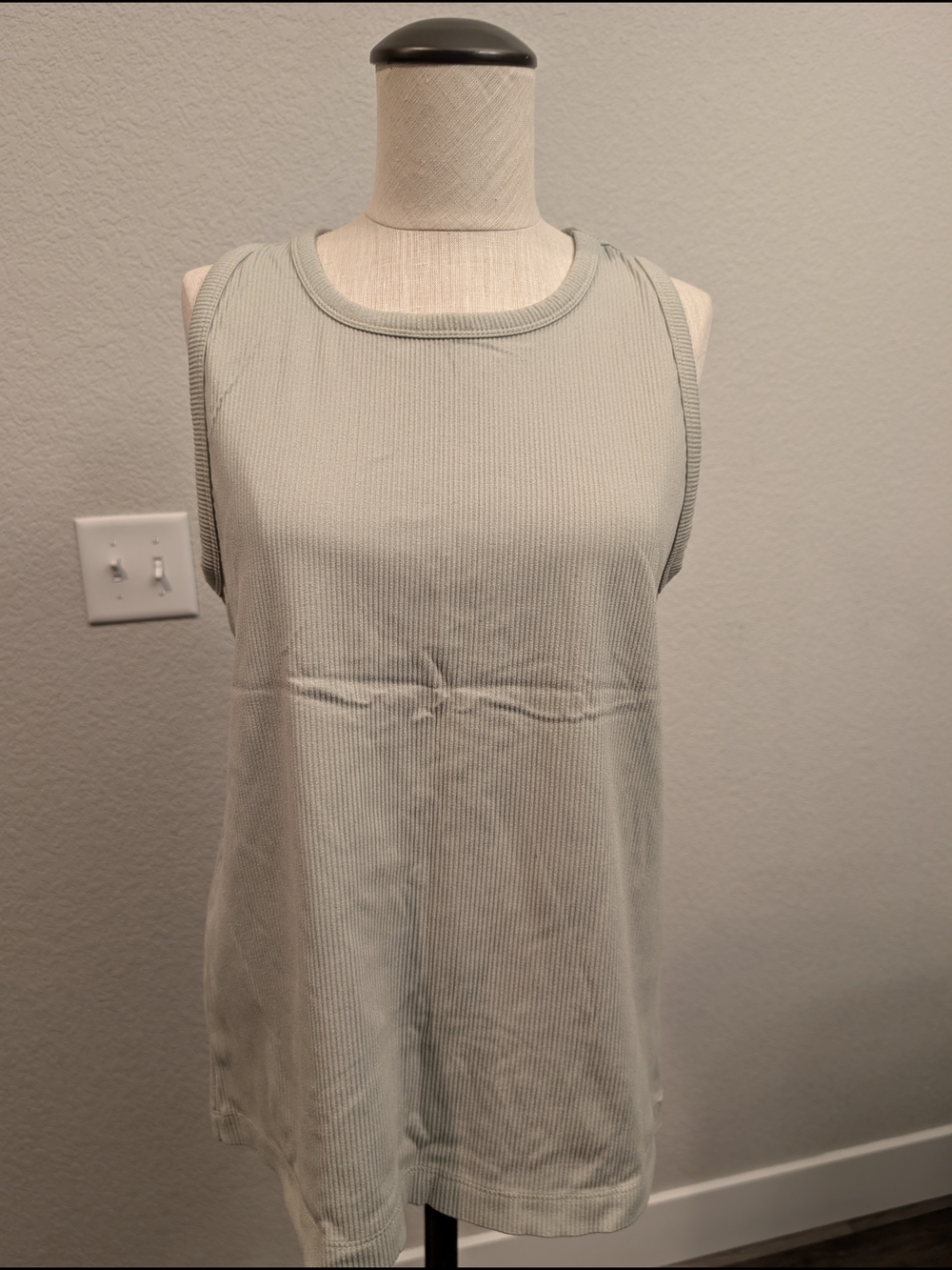 Women's Sz M Sleeveless Ribbed Tank Active Sporty Top - Sage Green